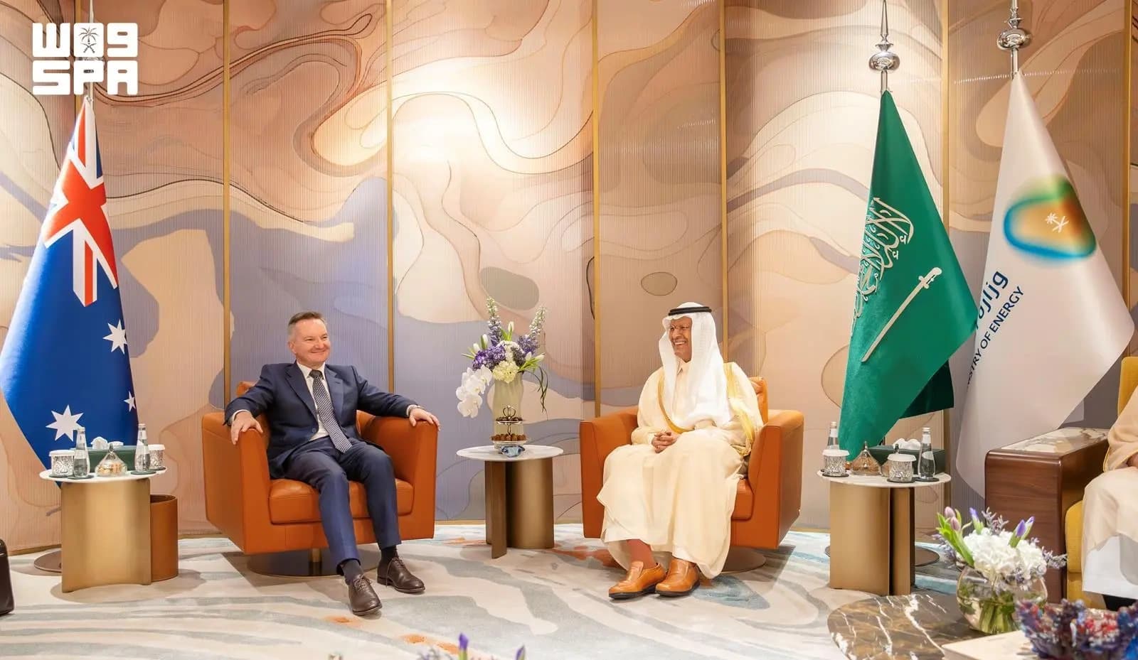 عبدالعزيز بن سلمان يناقش التعاون مع وزير الطاقة الأسترالي