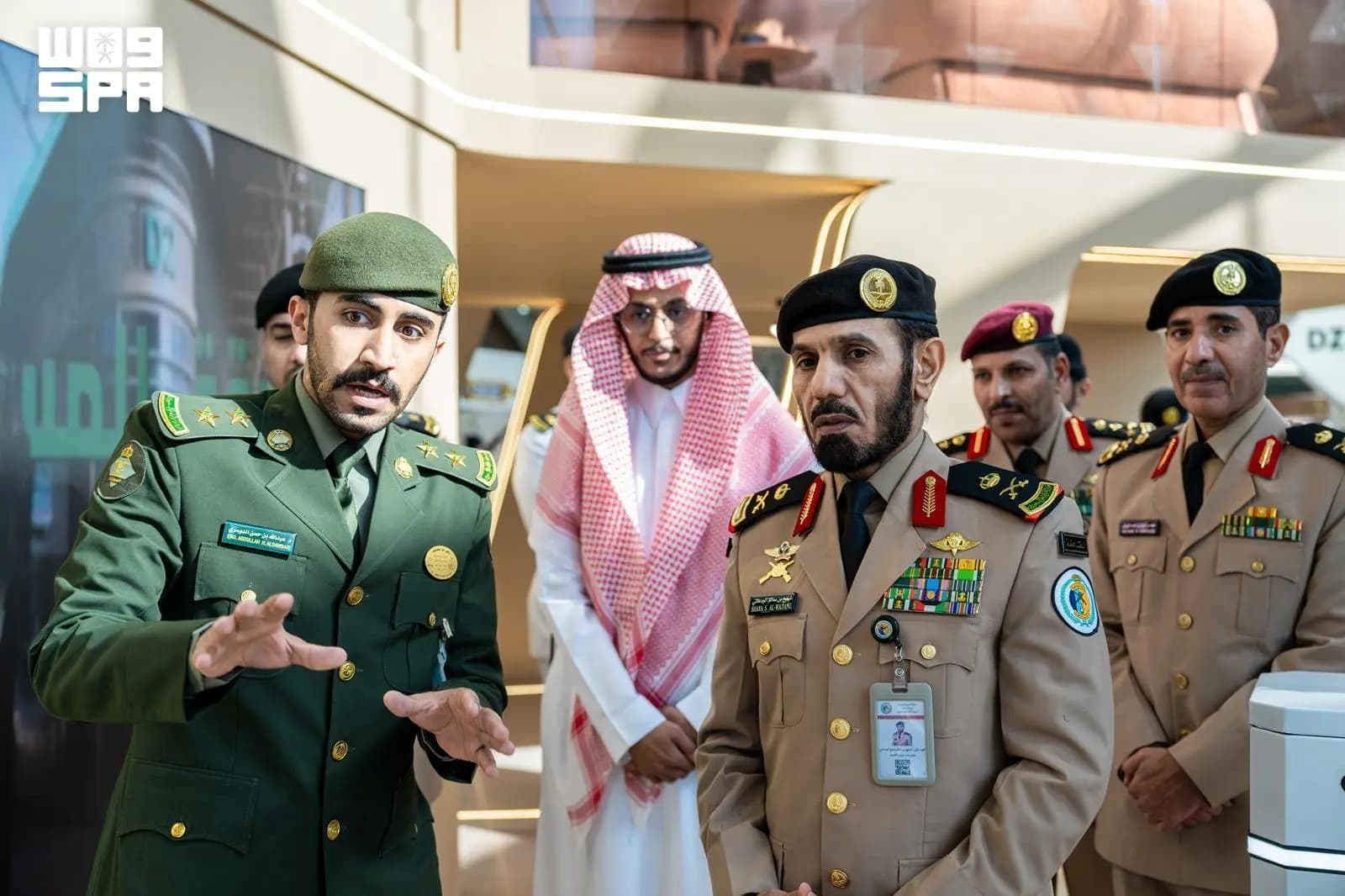 مدير حرس الحدود يزور معرض الصقور 2026