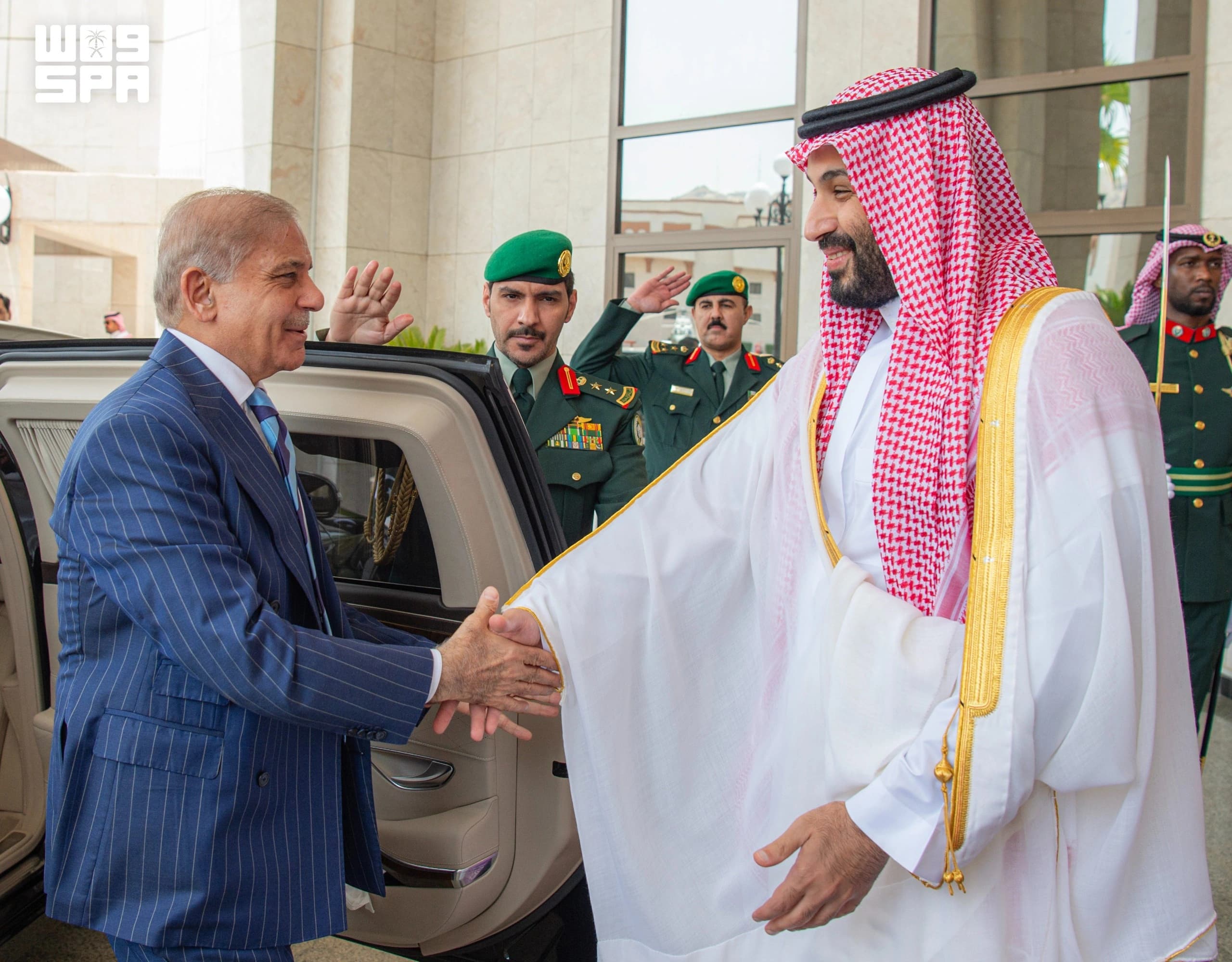 ولي العهد يلتقي بكبار قادة آسيا