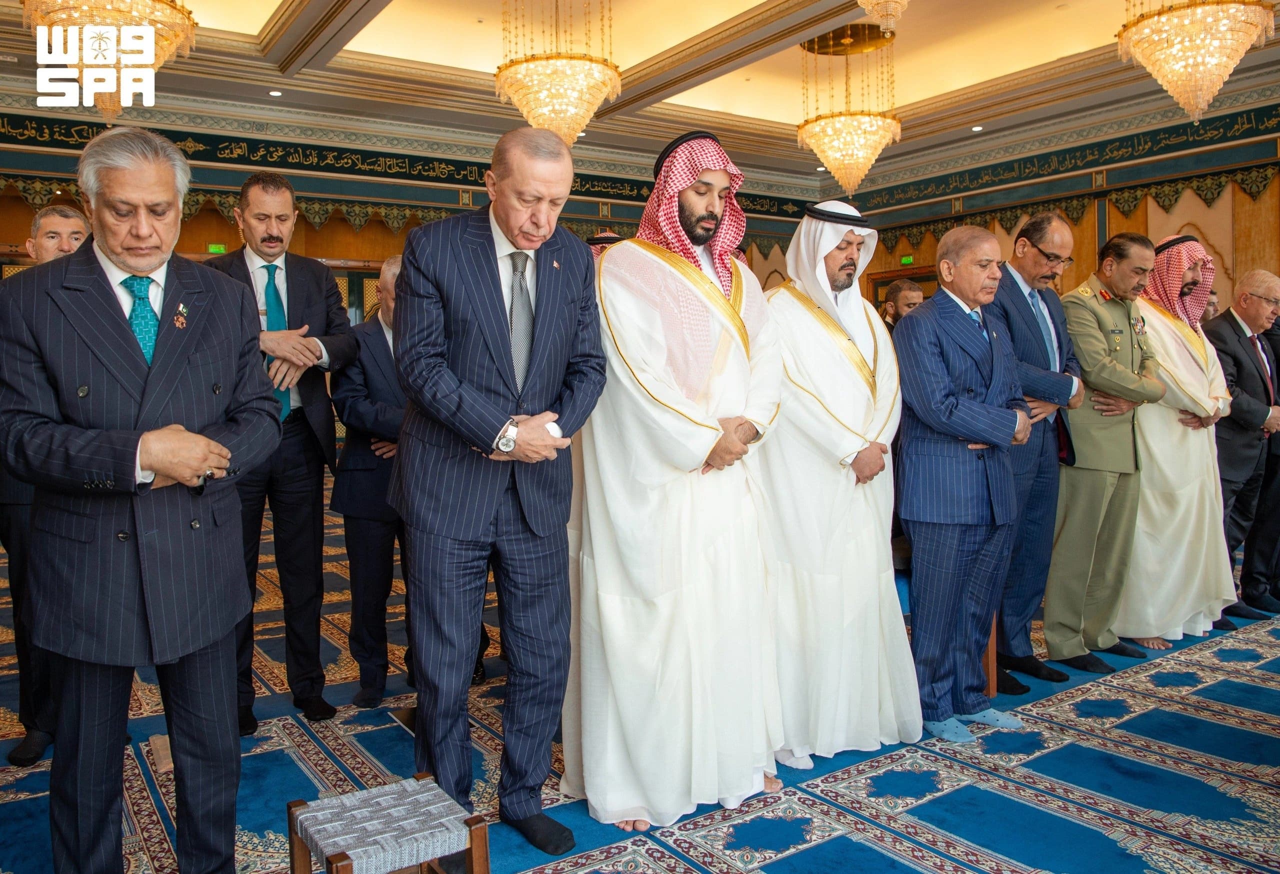 Leaders Pray at Grand Mosque