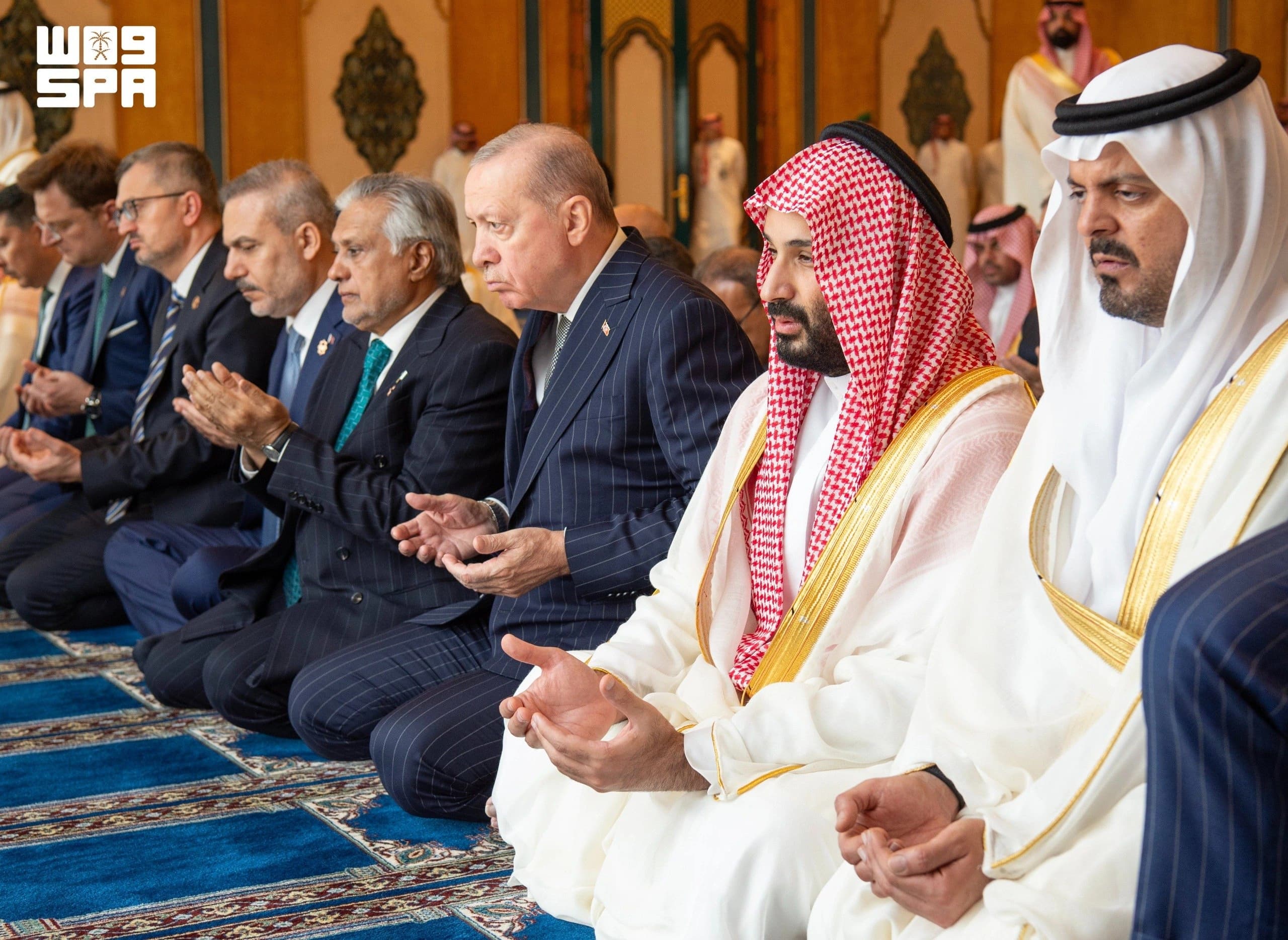 Turkish, Pakistani Leaders Pray at Grand Mosque