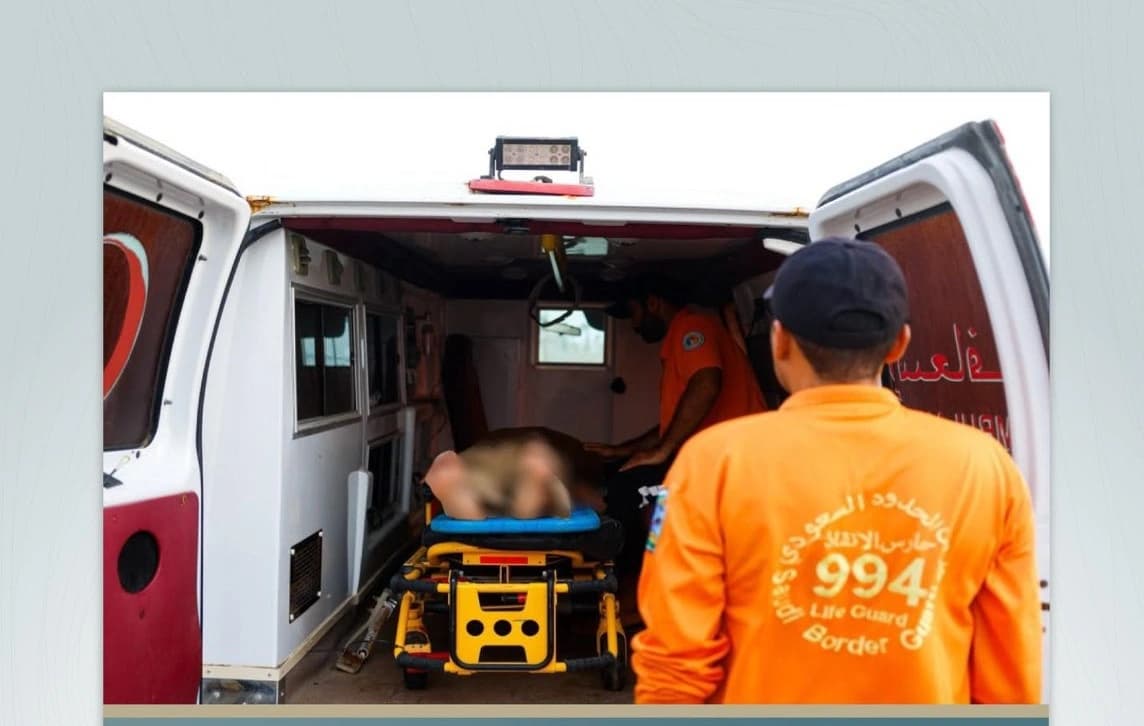 Jazan border guards assist citizen at sea