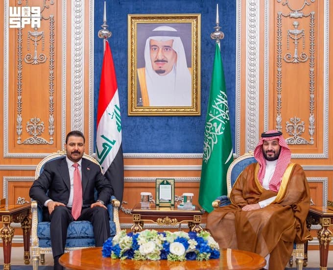 ولي العهد يلتقي رئيس وزراء العراق ويتبادلان النقاش