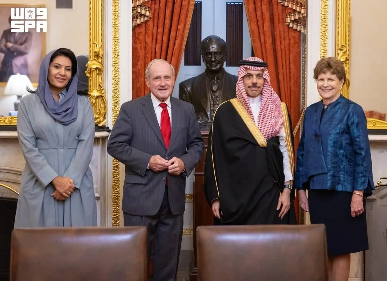 Foreign Minister in Senate Talks