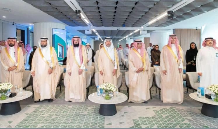 Minister of Municipalities distributes housing units