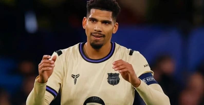 Liverpool Signs Uruguayan Defender