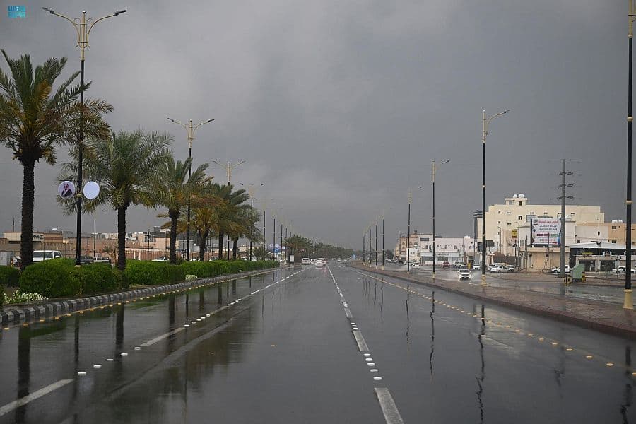 رياح قوية وصواعق في حائل حتى المساء