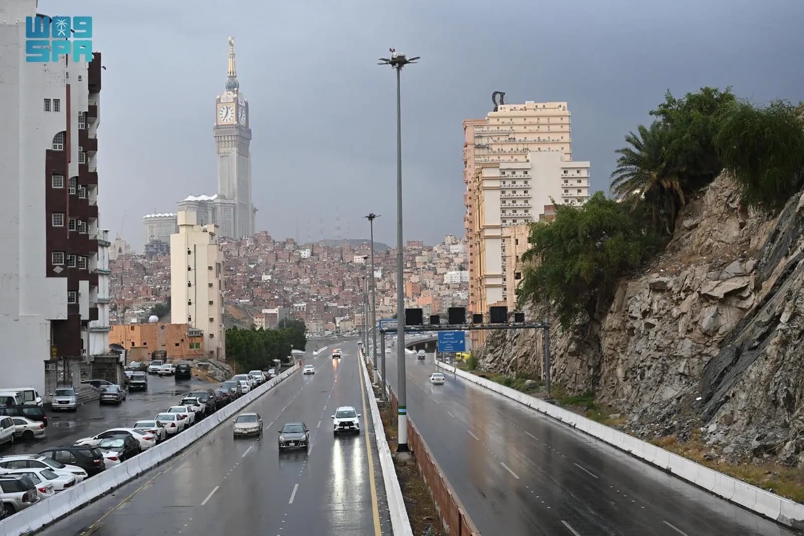 Rain falls in Mecca and Al-Juom