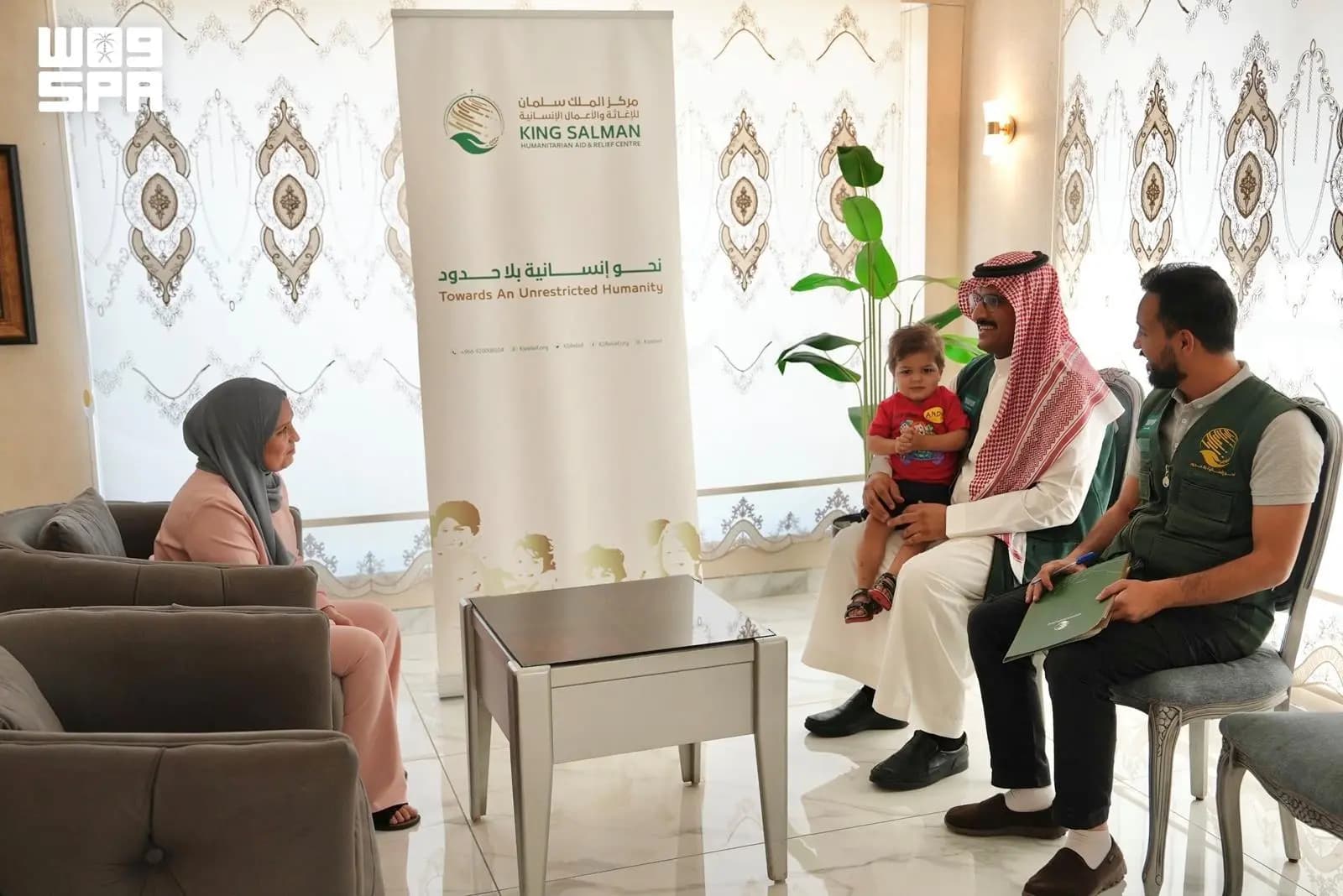 سلمان للإغاثة يعالج طفل فلسطيني مصاب باللوكيميا