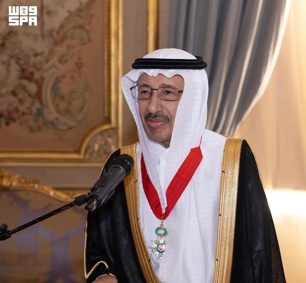 فرنسا تمنح سفير المملكة وسام الاستحقاق