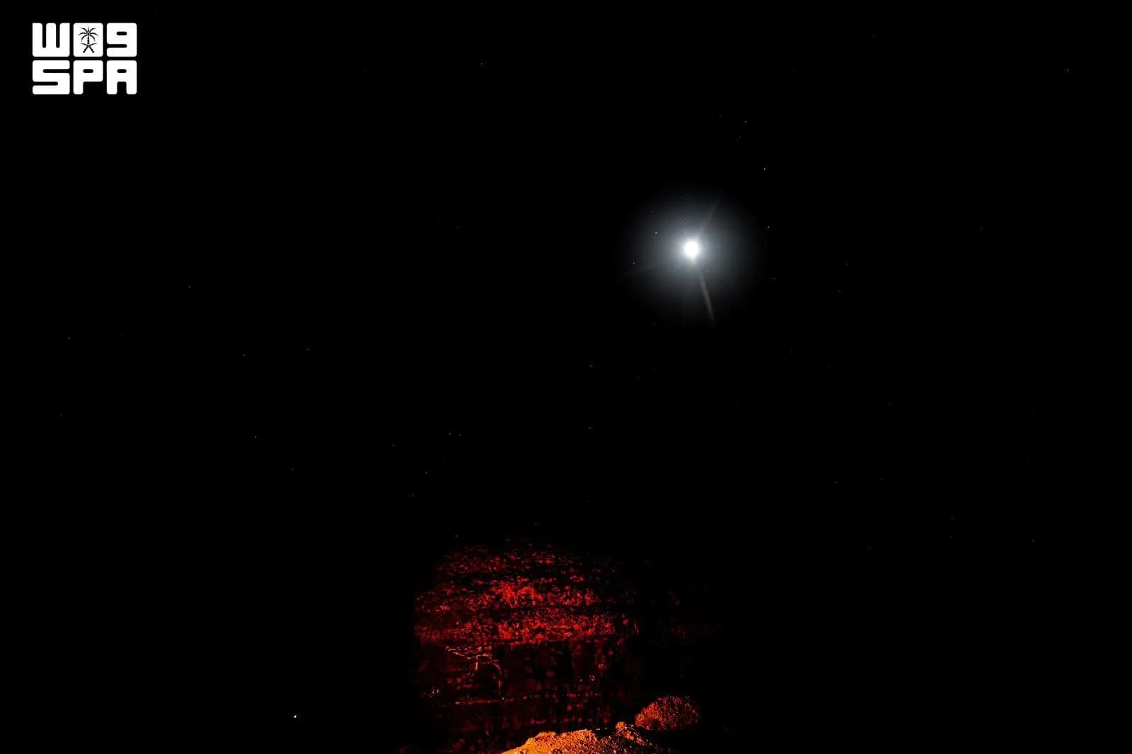 Moon conjoins Scorpio over north