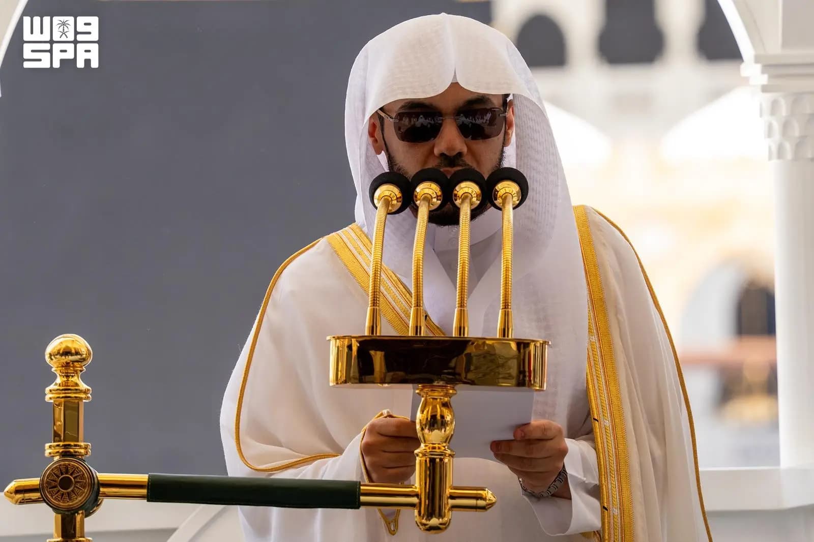 خطيب الحرم يدعو لغض البصر لحماية القلب