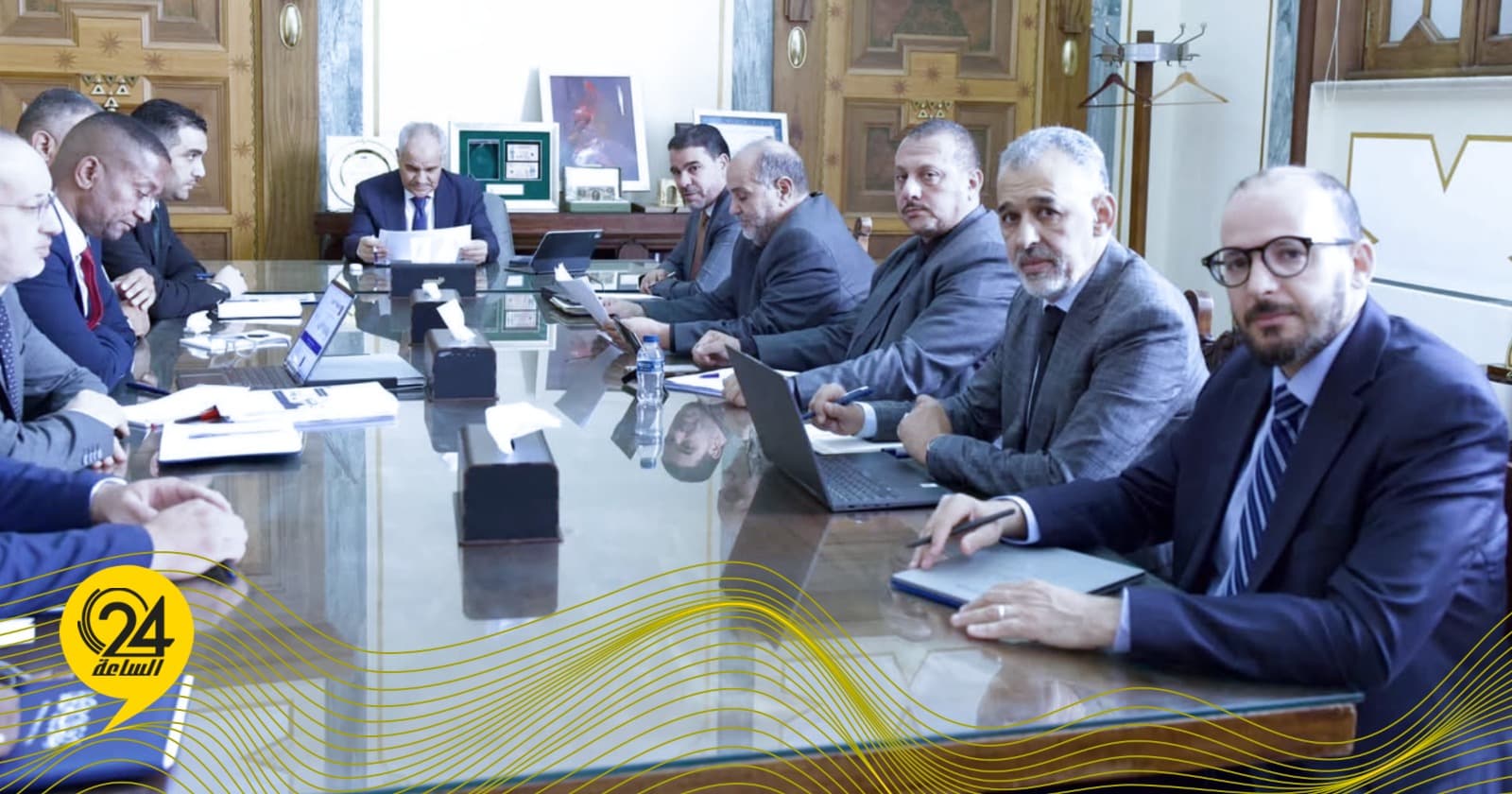 Central Bank Reviews Dinar Exchange Measures