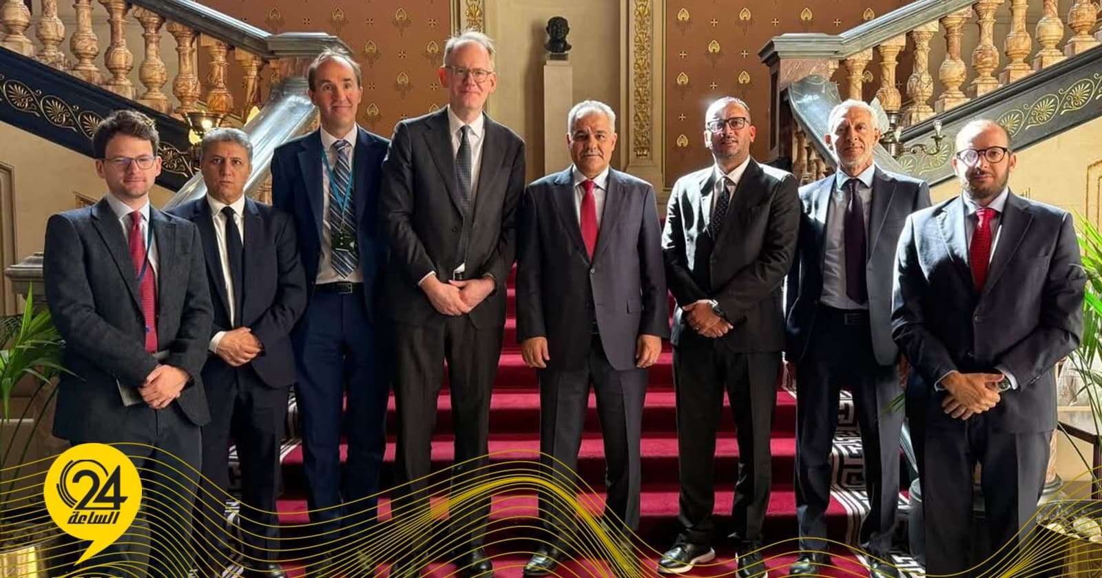 المحافظ يلتقي كبير المستشارين الاقتصاديين في لندن