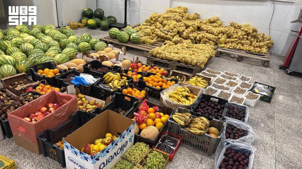 Confiscation of 3 Tons of Unidentified Fruits and Vegetables in Asir Region