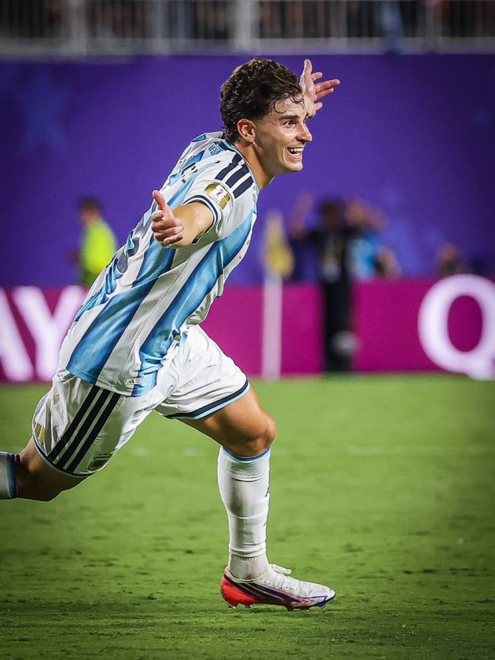 La Roja versus the Tango in global leadership
