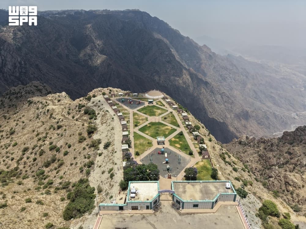 Tihama vistas and mist draw tourists to Al-Bahah