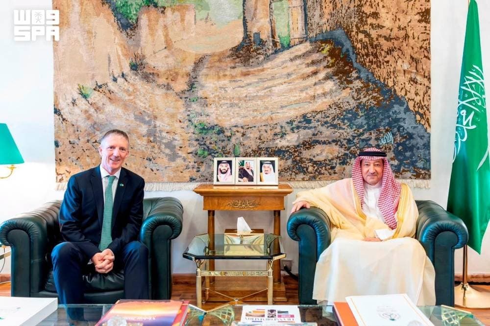 الخريجي يناقش التعاون مع الصين ويستقبل السفير الأيرلندي
