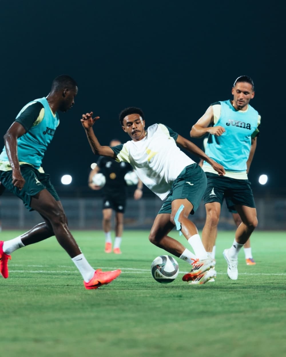 جوميز يولي أهمية لفن الأداء