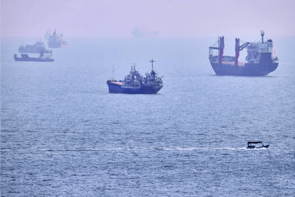Hormuz tensions ease as US pressures Iran