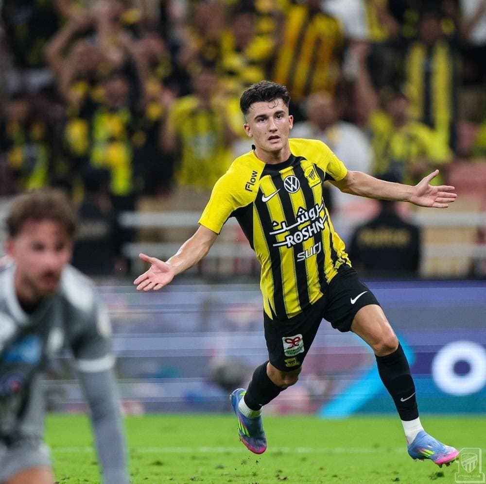 صداع إسباني يؤرق الاتحاد