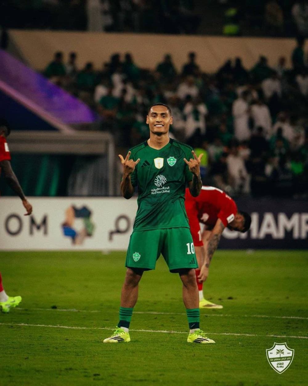ميو يرفض الانتقال