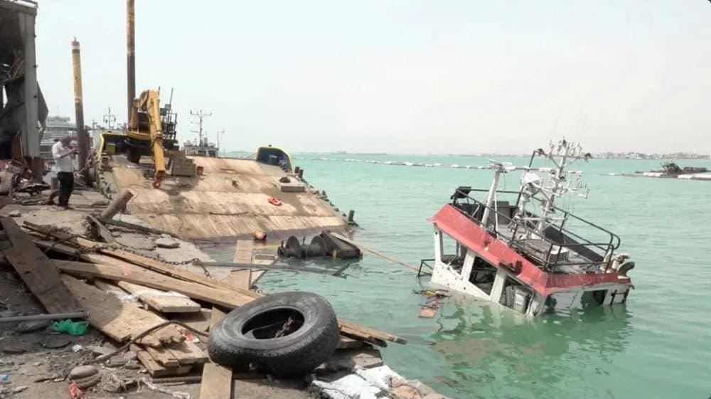 الحوثيون يشنون هجمات على باب المندب