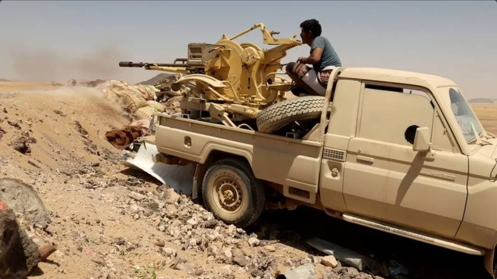 الحوثيون يهاجمون في ثلاث جبهات والحرب تتوسع إلى مأرب
