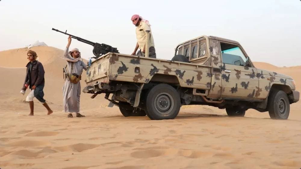 الحوثيون يطلقون النار من مأرب إلى باب المندب