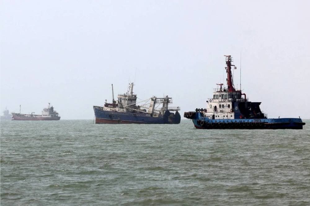 Iran shutters Strait of Hormuz Trump shows readiness