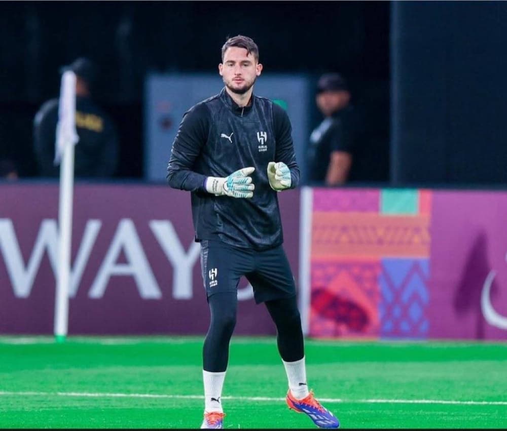 العويس يبعد حارس الهلال