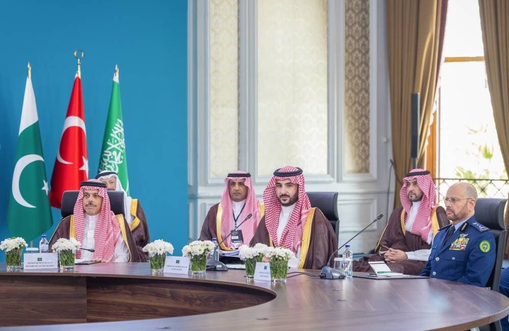 وزير الدفاع يؤكد تفعيل اتفاقية مكة لدعم الأمن