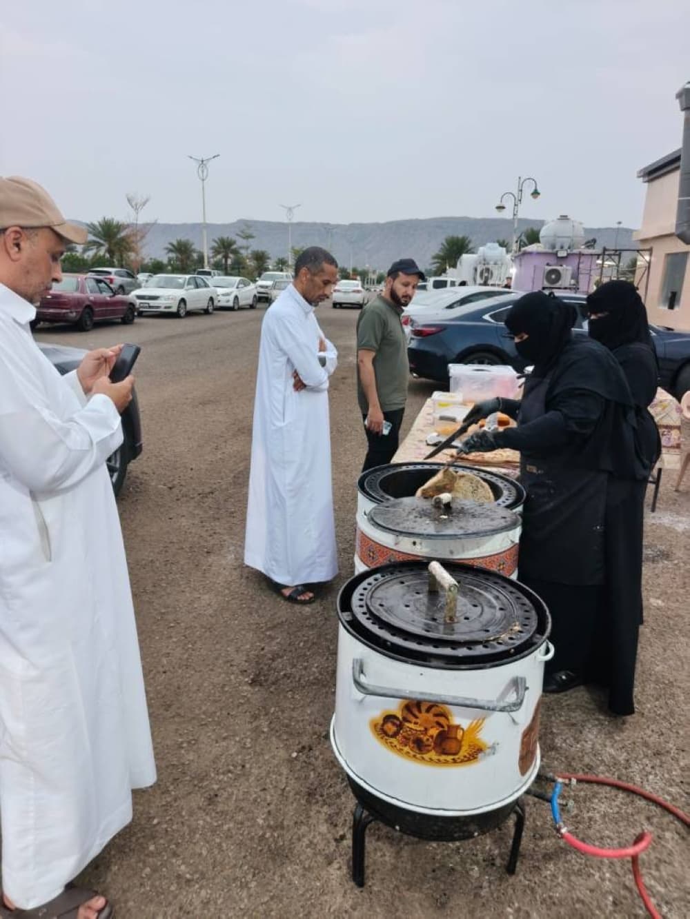الأسر المنتجة تدعم حديقة العارضة