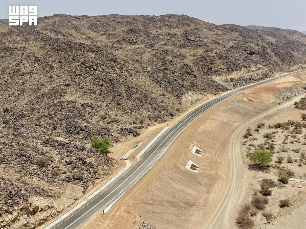 افتتاح قسم من طريق الحويل