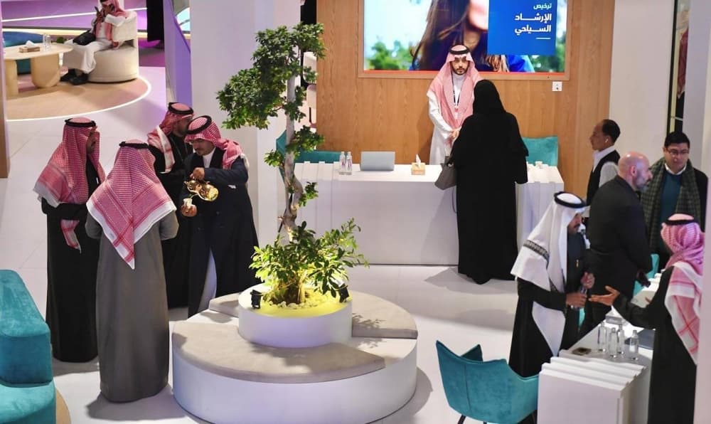 تدريب الكوادر السياحية لمدة سنة