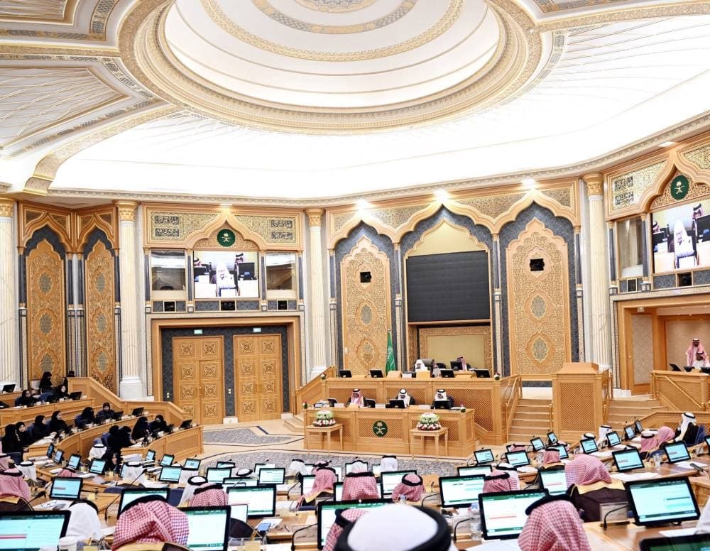 الشورى يدعو إلى إلغاء شرط الكفيل في التمويل