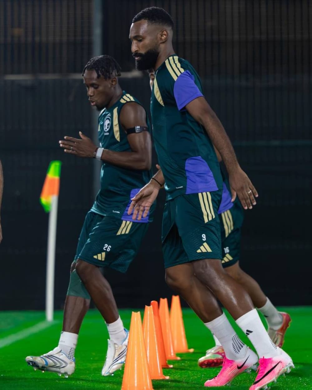 الديربي الخليجي يتصدر المنافسات