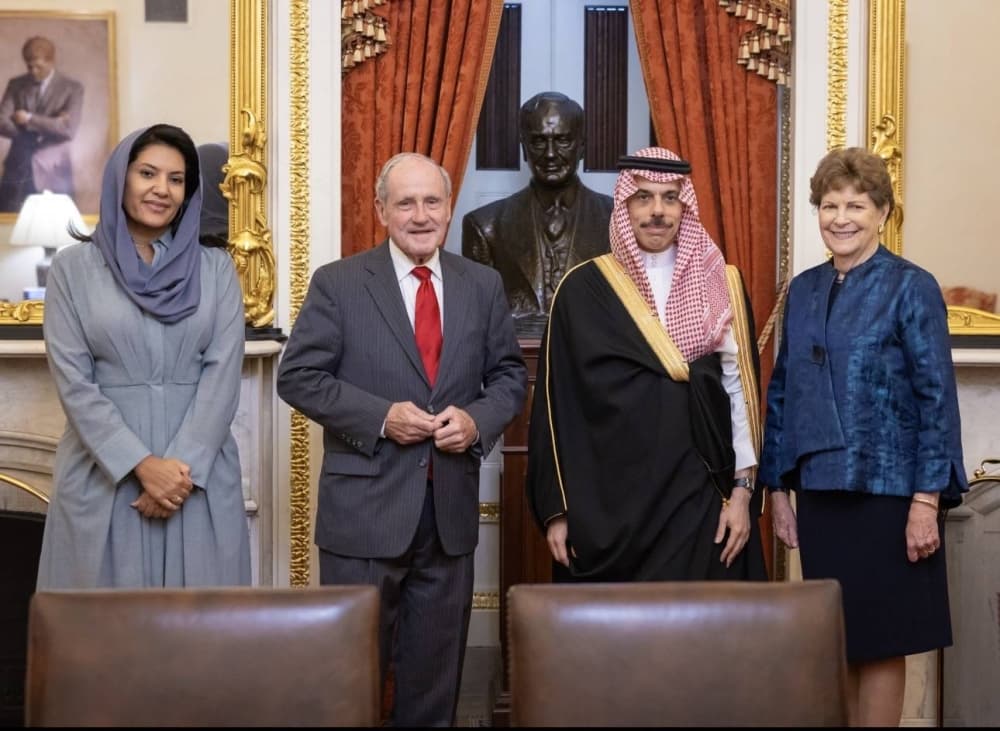 Foreign Minister Meets Senate Committee Chair