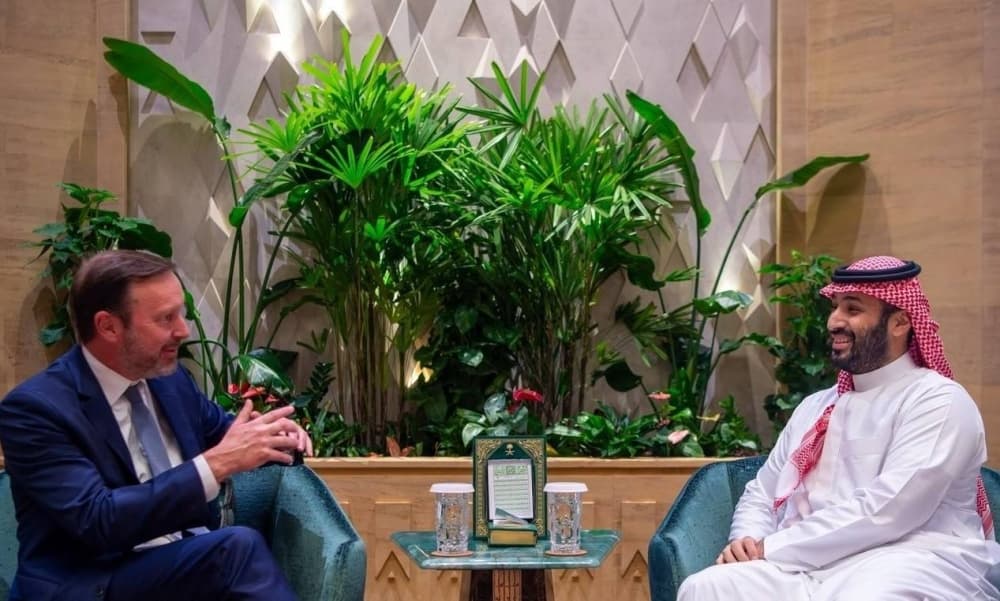 ولي العهد يناقش العلاقات مع السيناتور مورفي