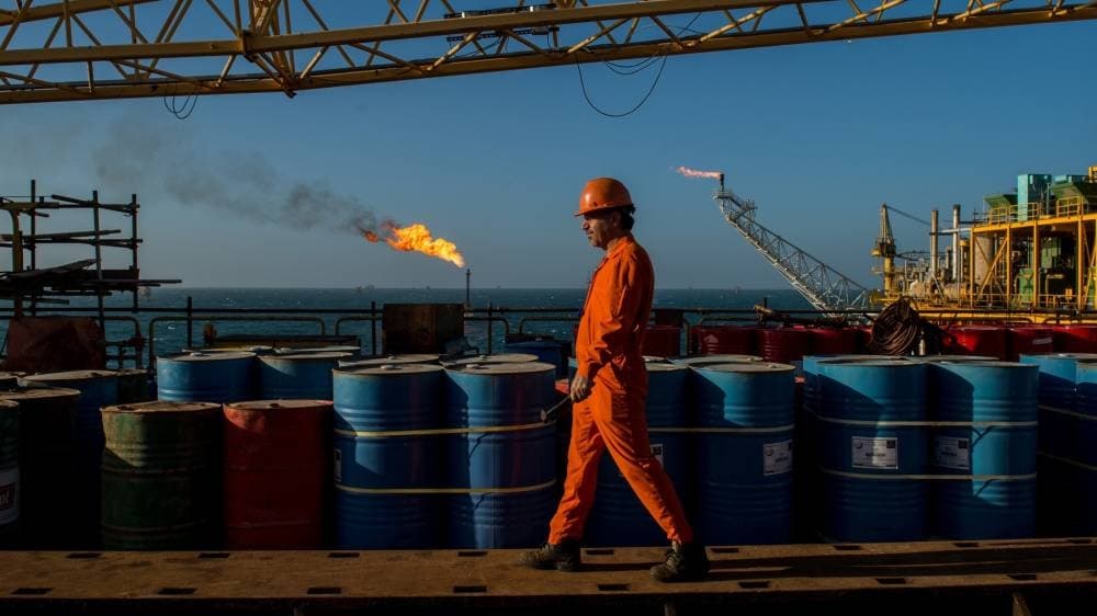 Oil climbs to $106 amid tensions