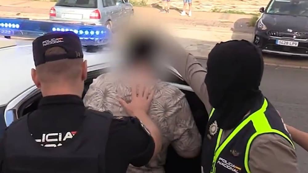 إسبانيا تتخذ إجراءات ضد شابين تهديد المطارات