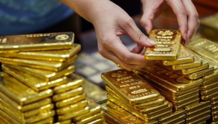 الذهب يتراجع بسبب قوة الدولار
