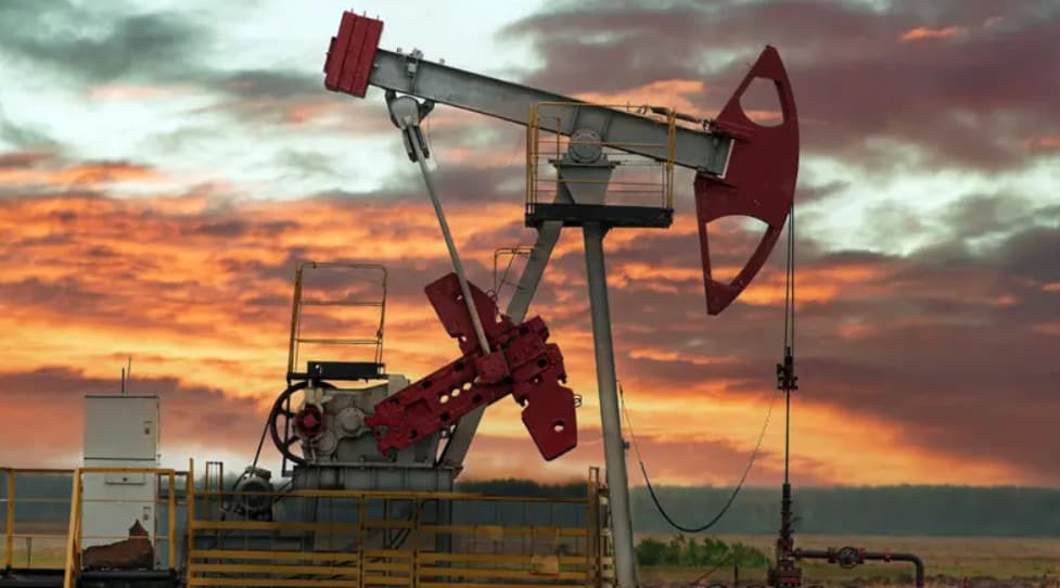 Oil set for largest weekly rise since July