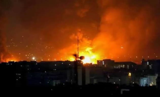 Three Explosions Occur in Sirik, Southern Iran, Reports Al Watan Newspaper