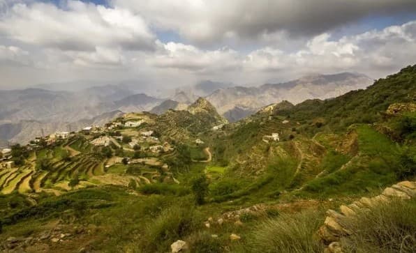 Al-Eidabi offers mountain and agricultural sights
