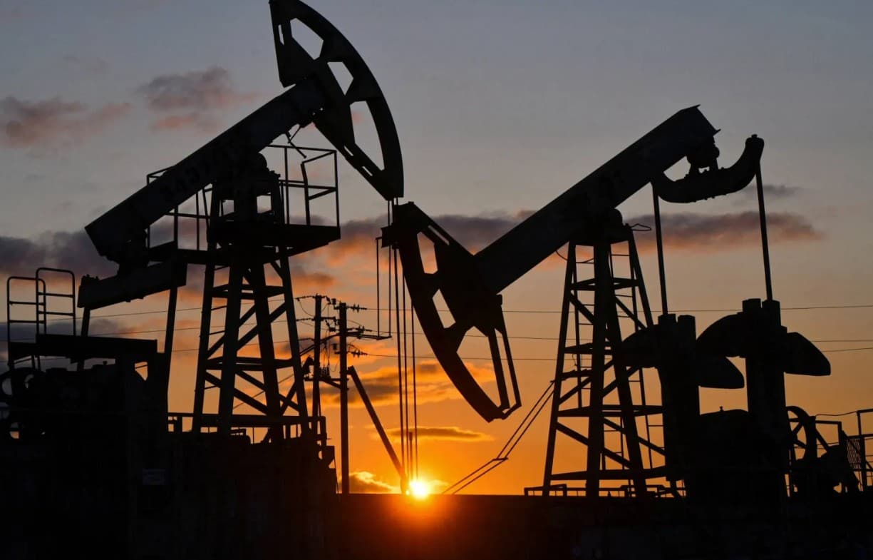 Oil hits three-week low