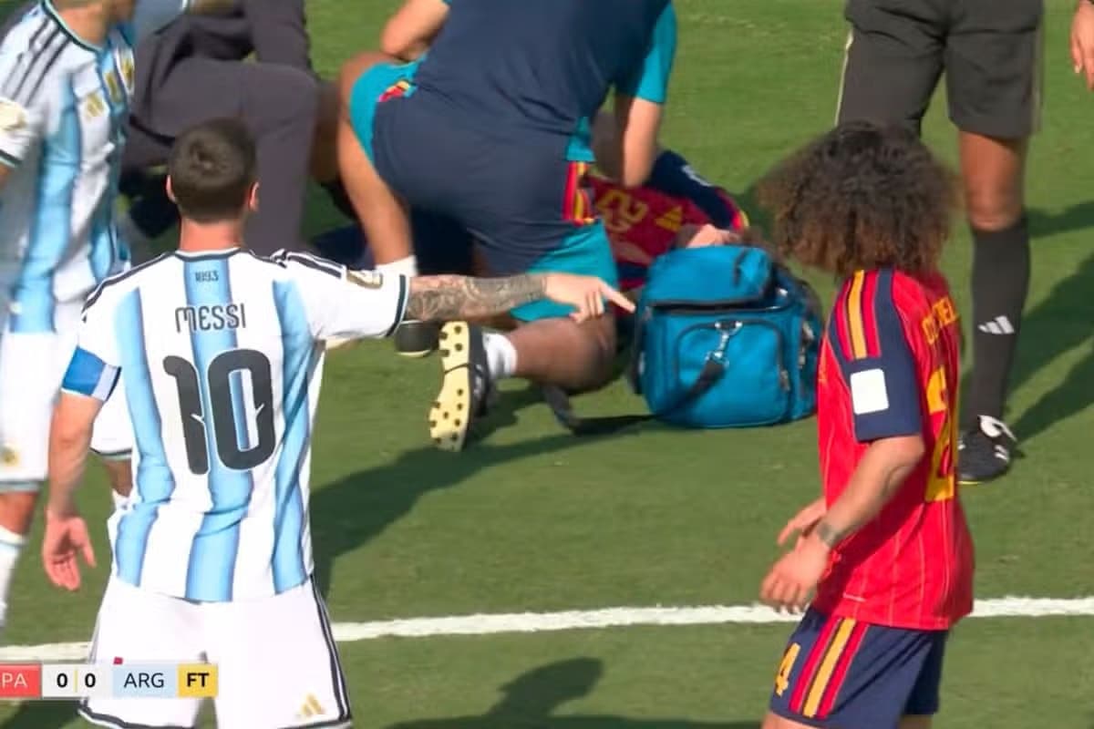إسبانيا تتوج بكأس العالم بعد فوزها على الأرجنتين