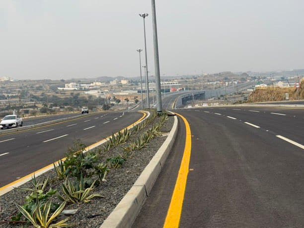 محور مروري جديد في عسير يفتتح جسر «مرحبًا ألف» غدًا