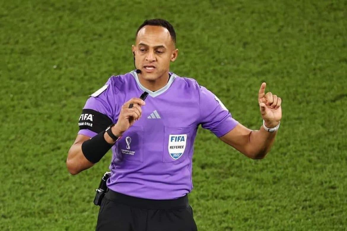English newspapers criticize FIFA for appointing an American referee for Argentina match