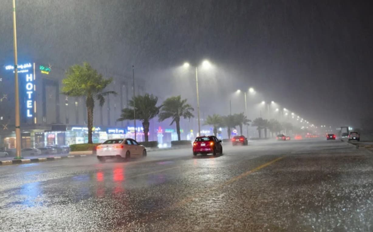 Red Alert in Jazan Heavy Rains Hit Mountains